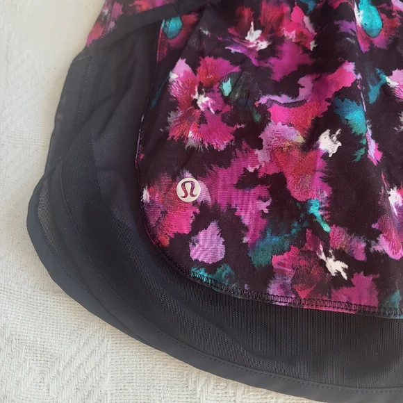 Lululemon Hotty Hot Skirt 11 Midnight Bloom Black Deep Fuscia Sz 10 - Picture 8 of 8